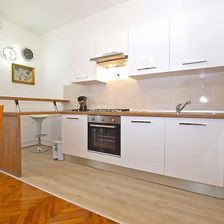 Paulina 1347 Apartamento Pula