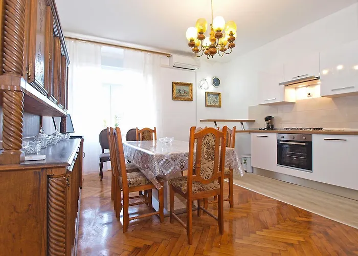 Paulina 1347 * Πούλα