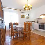 Paulina 1347 * פולה